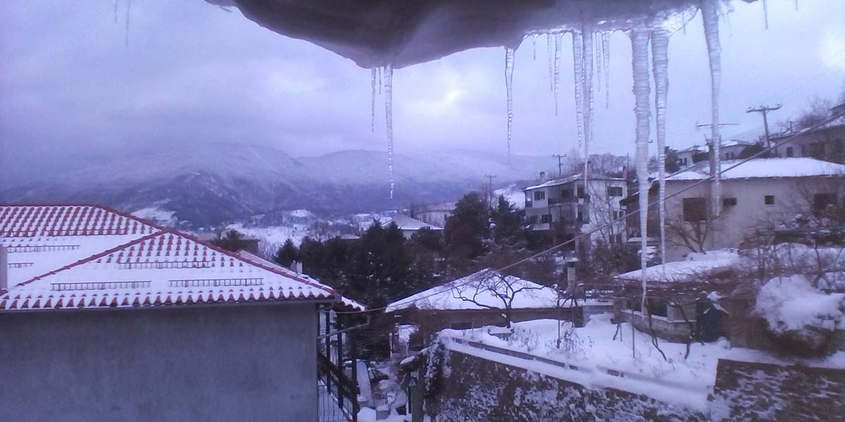 Πρωινή θέα από την έδρα μας στη Ζαγορά